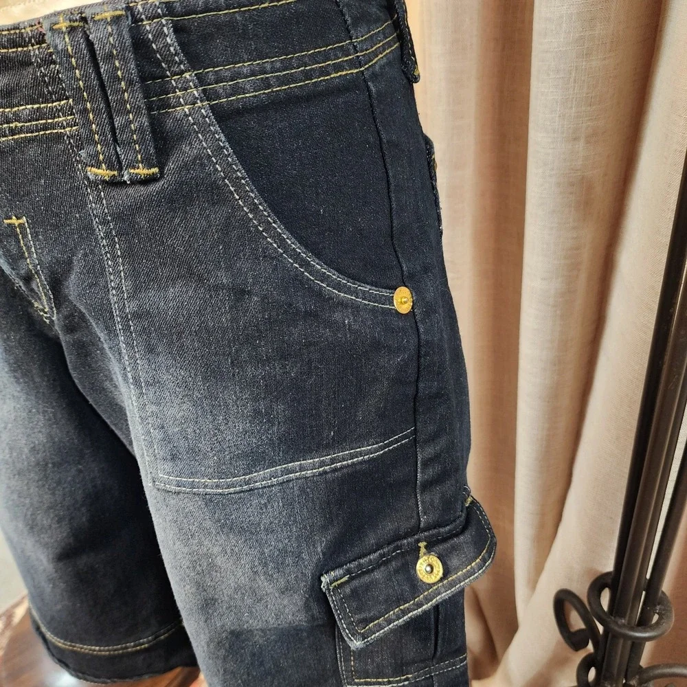 Y2K Dereon 9/10 Dark Wash Denim Cargo Bermuda Jorts Fleur de Lis Studded Wide